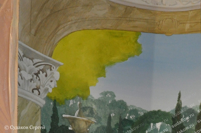 Na przykład w pracy na malowidłach ściennych znajduje się mały kawałek z liśćmi winogron